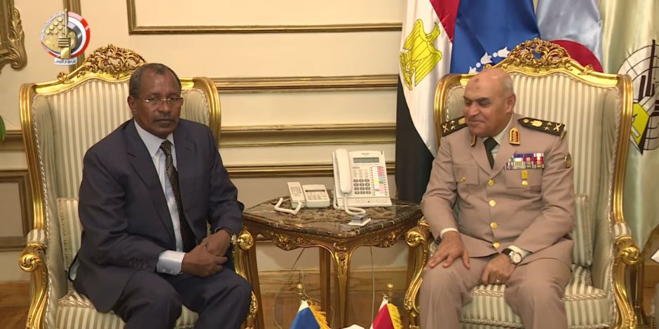 المتحدث العسكري ينشر فيديو لقاء وزير الدفاع والفريق بشارة عيسى المتحدث العسكري ينشر فيديو لقاء وزير الدفاع والفريق بشارة عيسى