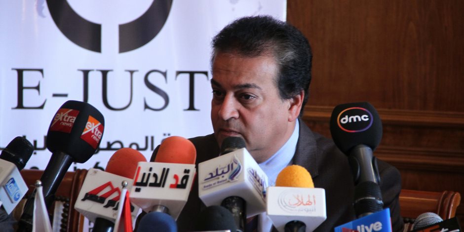 وزير التعليم العالي يتفقد سير الامتحانات بجامعة عين شمس