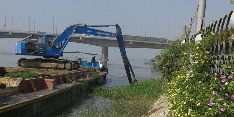«شباب الأقصر» يواصلون مبادرات تنظيف نهر النيل للحفاظ عليه من القمامة والمخلفات