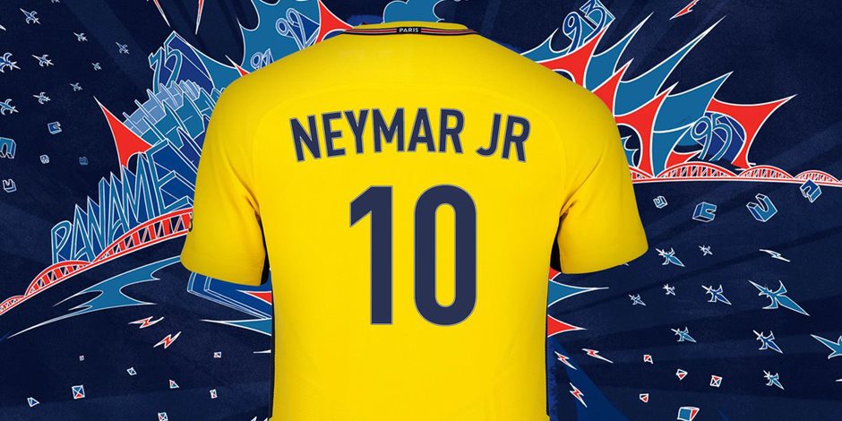  نيمار يرتدي القميص رقم 10 مع باريس سان جرمان