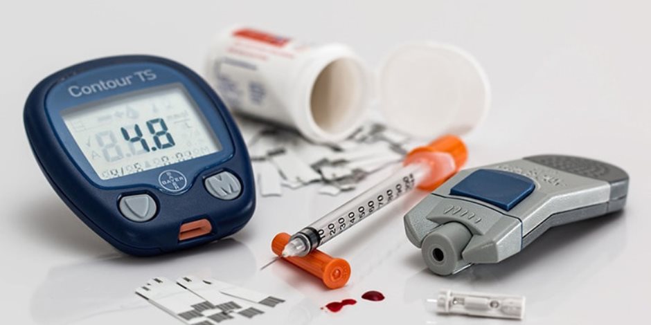 اختبار ذاتي لقياس نسبة السكر في الدم بدون استخدام شك الإبرة