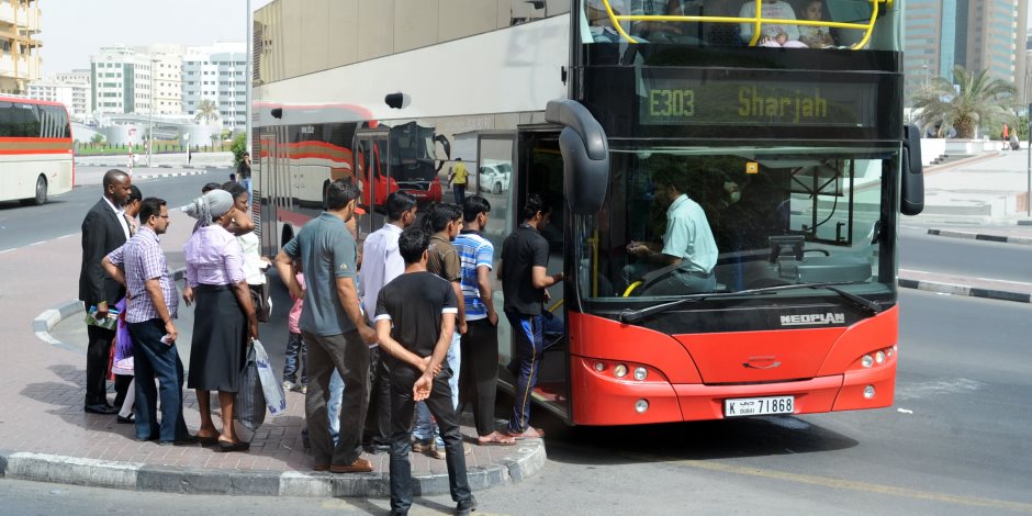 «التدخين» أبرز مخالفات النقل العام بدبي