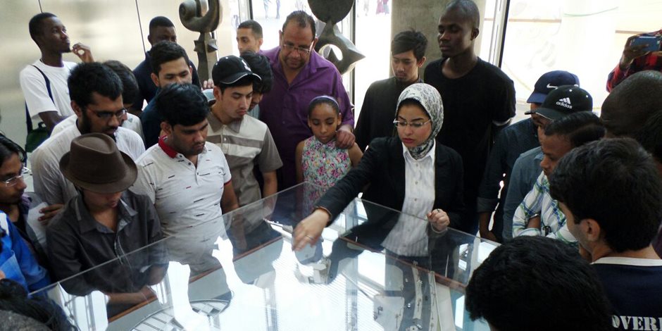الفوج الثالث من المعسكر الصيفي بمدينة البعوث الإسلامية يزور مكتبة الإسكندرية