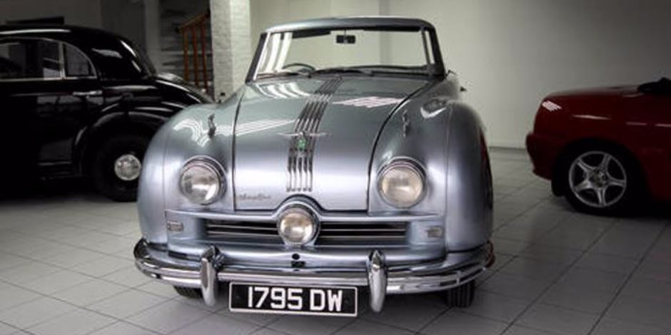موقع بريطاني يعرض سيارة الملك فاروق للبيع (صور)