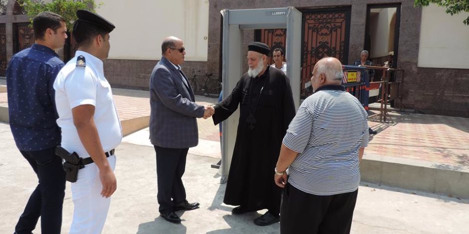 مدير أمن بورسعيد يتفقد عددا من كنائس المحافظة (صور)