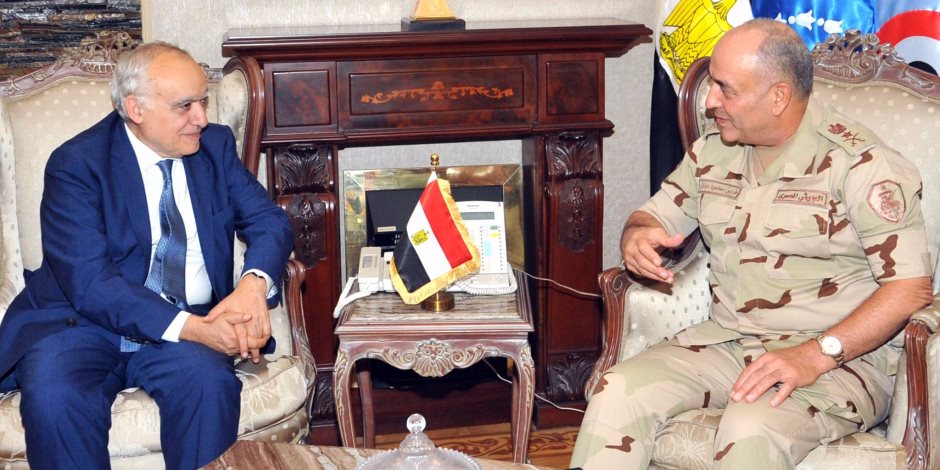 الفريق محمود حجازي يؤكد للمبعوث الأممي لدى ليبيا حرص مصر على تحقيق التسوية