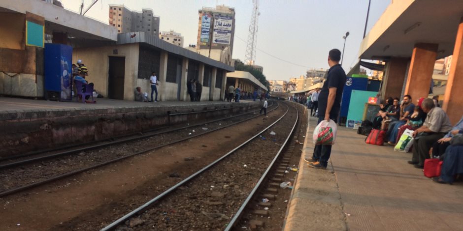 ضبط عاطلين تسببا فى سرقة بطاريات قطار أثناء سيره بالقاهرة