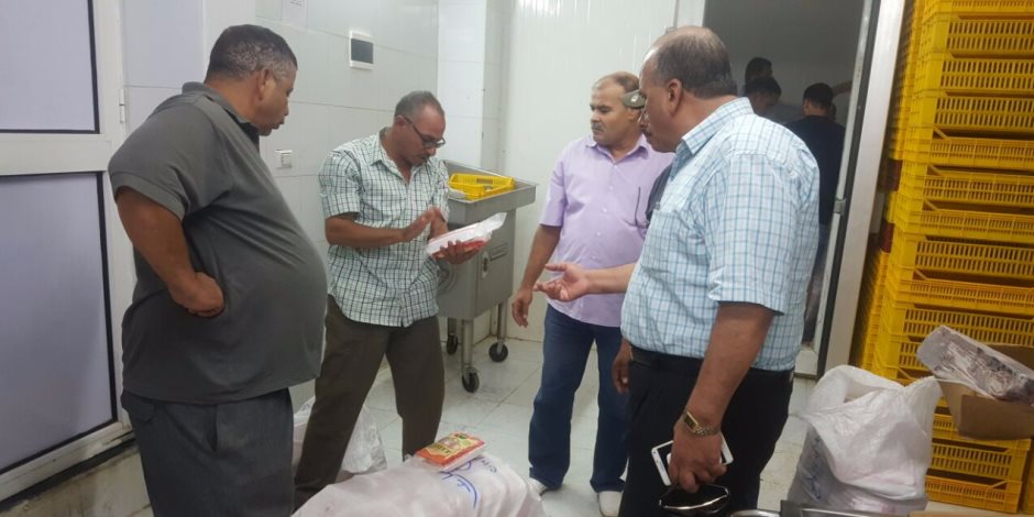 حملات رقابية مكثفة على ثلاجات اللحوم بعد ضبط مخالفة بتخزين "لحوم حمير"