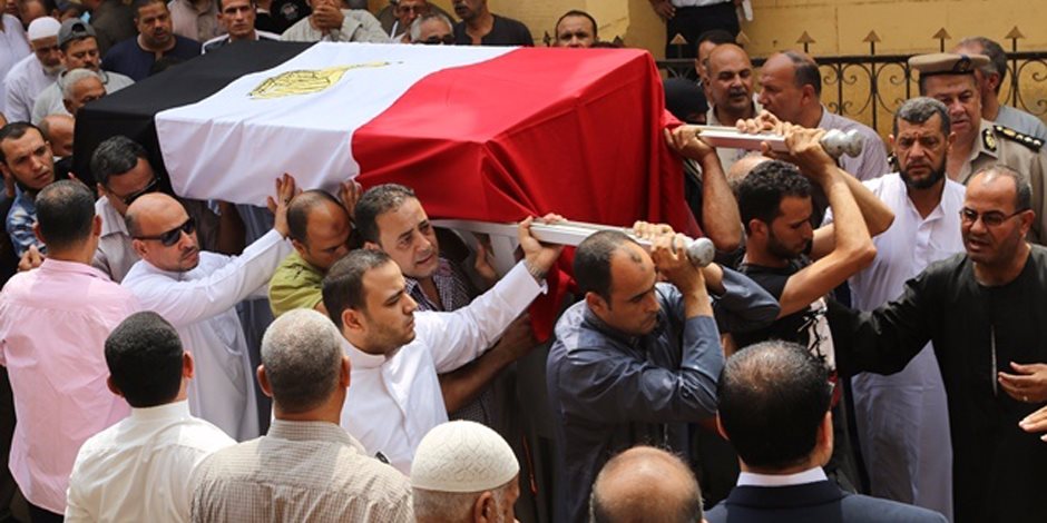 محافظ المنوفية ومدير الأمن يتقدمان جنازة الشهيد ملازم أول تامر عبدالحافظ (صور)