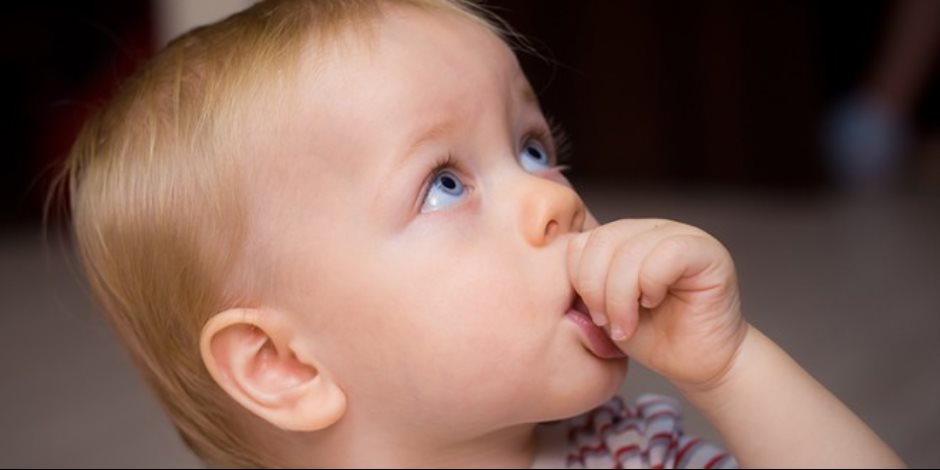 الرضاعة الطبيعية تقوى عضلات الفم ويستمد منها الطفل حاجاته العاطفية