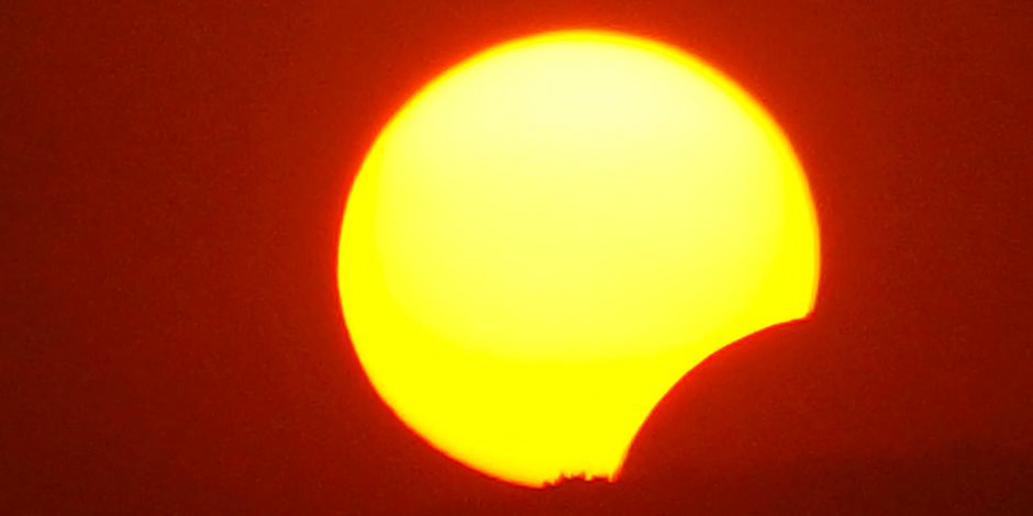 رئاسة قطاع المعاهد الازهريه تحذر من النظر للشمس خلال ساعات الكسوف 