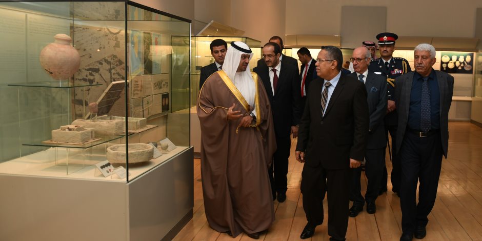 رئيس الوزراء اليمني يزور متحف البحرين الوطني (صور)