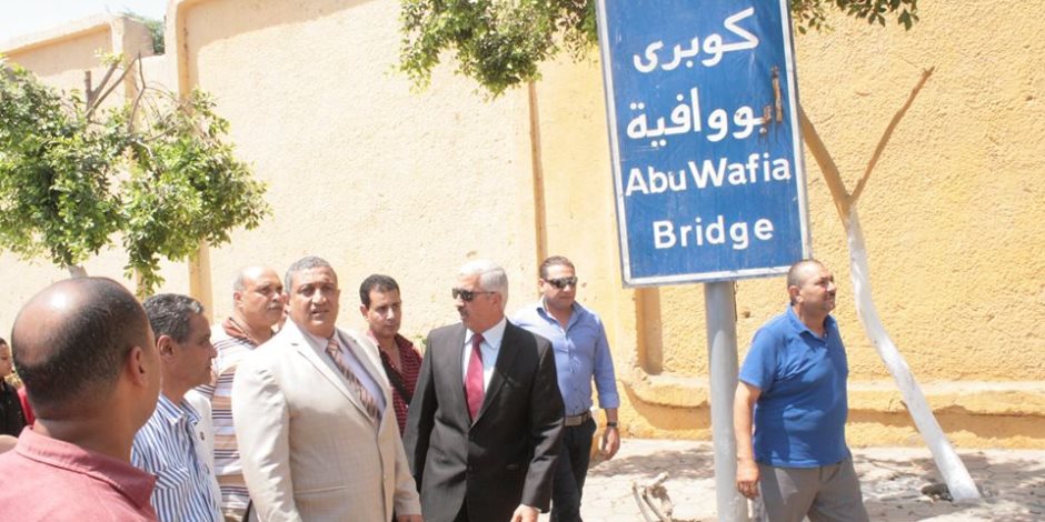 نائب محافظ القاهرة يفتتح تطوير ميدان وكوبري «أبو وافية» بالشرابية (صور)
