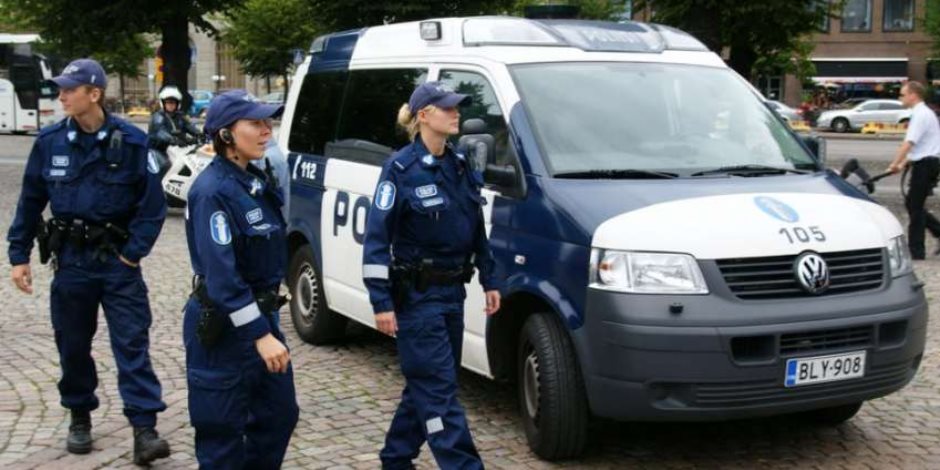 شرطة فنلندا تطلب اعتقال خمسة مشتبه بهم لصلتهم بهجوم بسكين