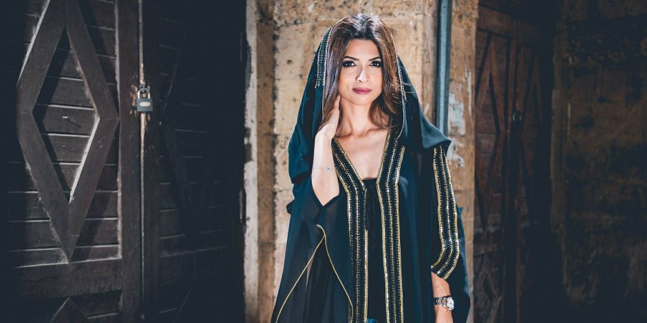 بالأبيض والأسود  " رشا النادي" تقدم مجموعة صيفية لأمسيات وليالي العيد