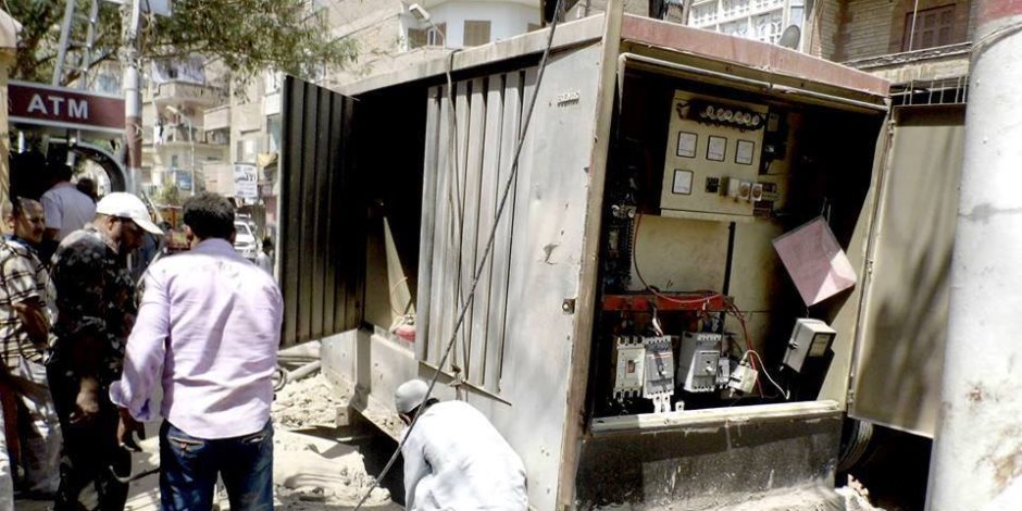 محافظ سوهاج: نقل كشك كهرباء المستشفى بطهطا لتسيير حركة السيارات (صور)