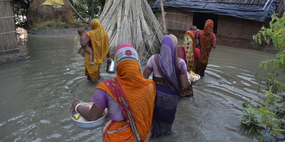 ناريندرا مودي يتفقد المناطق المتضررة جراء إعصار "أوكي" جنوبي الهند