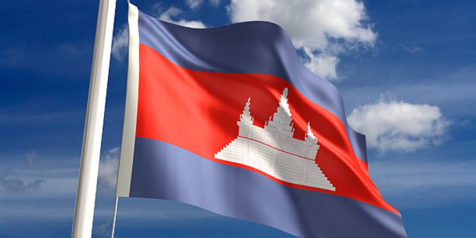 كمبوديا تتهم واشنطن بالتدخل السياسي وتصف الديمقراطية الأمريكية بالدموية