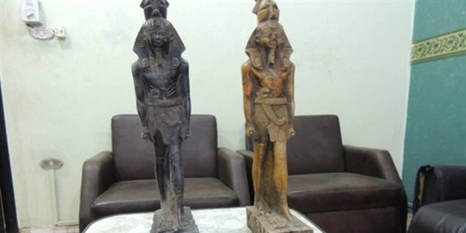مباحث السياحة تضبط عاطل بحوزته تمثالين أثريين بمحطة الإسكندرية