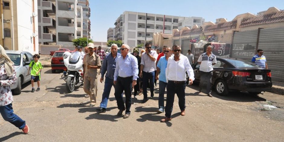 محافظ بورسعيد: استمرار تفعيل قرار إغلاق محلات الخردة وتجميع القمامة (صور)