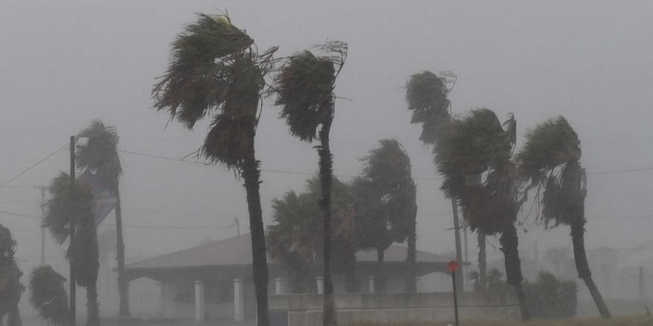 «هارفي» يتحول إلى إعصار قوي من الفئة الرابعة على ساحل تكساس