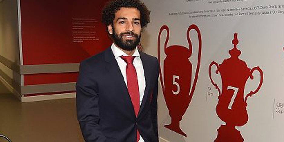 محمد صلاح يصل مع ليفربول الي ملعب آنفيلد (صور)