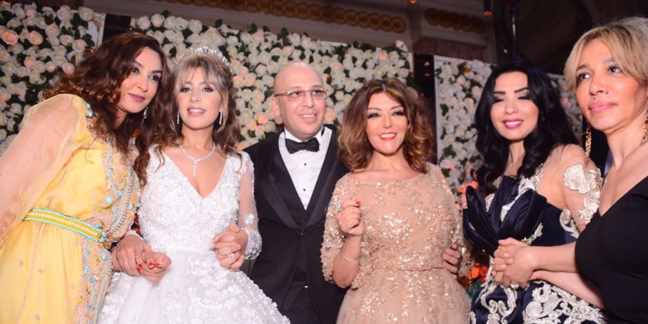 نجوم الفن والرياضة في زفاف المطربة جنات ومحمد عثمان بتوقيع حماقي (صور)