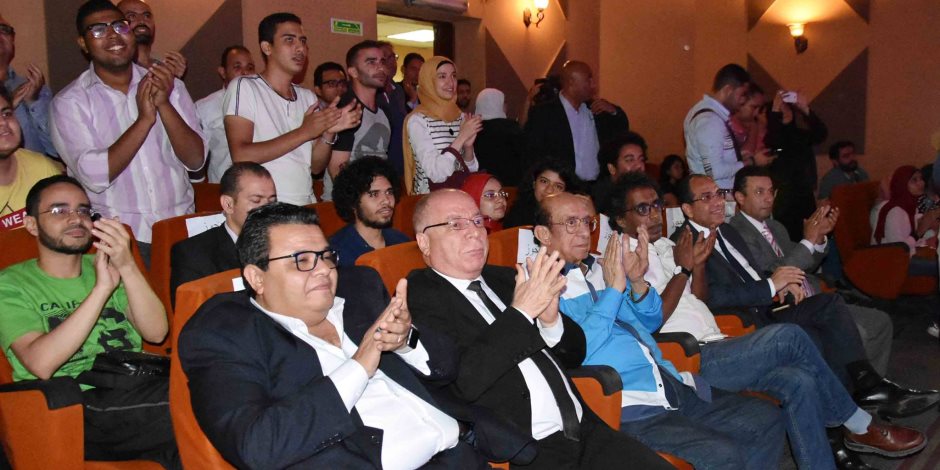 وزير الثقافة يشهد العرض المسرحي «يوم أن قتلوا الغناء» (صور)