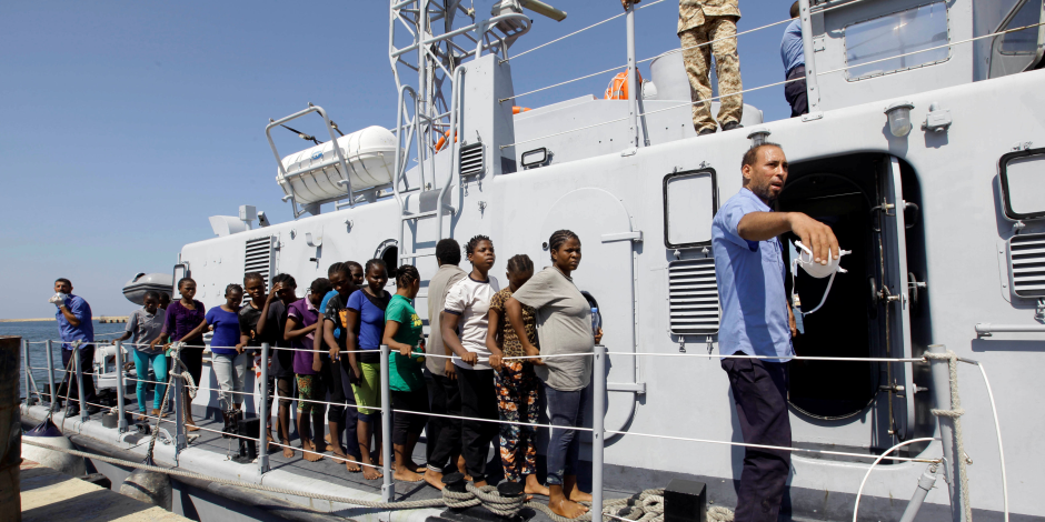  حاولوا الهرب لإيطاليا.. خفر السواحل الليبى يعيد أكثر من 150 مهاجرا غير شرعى
