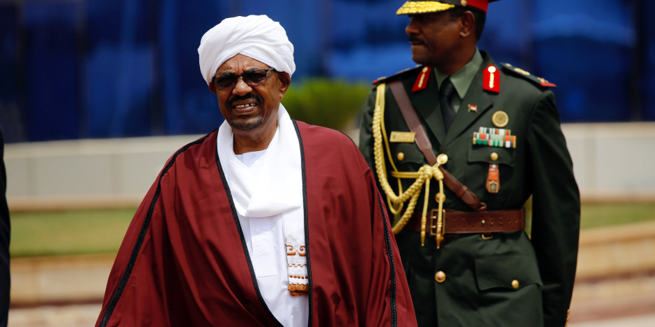 عمر البشير يعفي وزير الخارجية السوداني من منصبه