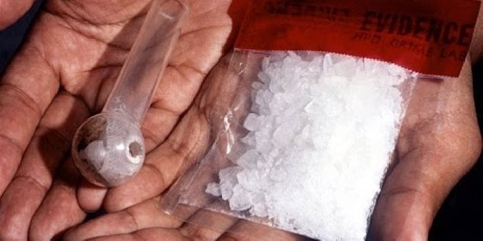 مكافحة المخدرات تضبط معملين لتصنيع مخدر الأيس يديرة أجانب بالجيزة والأسكندرية