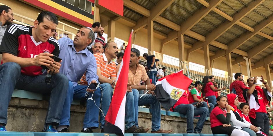 جماهير مصر تؤازر منتخبها في ملعب مانديلا قبل مواجهة أوغندا 