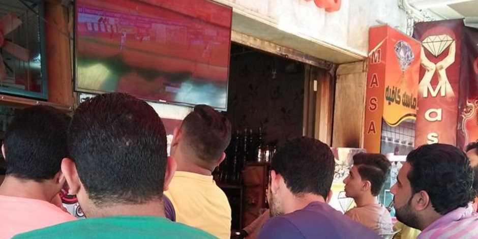 #هنروح_كاس_العالم.. جماهير دمنهور تحتشد لمتابعة مباراة مصر وأوغندا (صور)