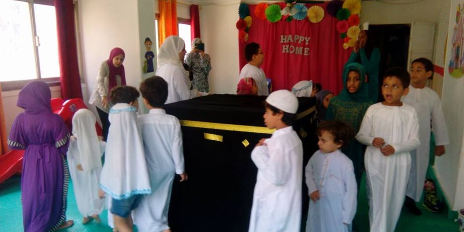 أطفال يؤدون فريضة الحج والاحتفال بوقفة العيد وذبح أضحية العيد.. (صور وفيديو)
