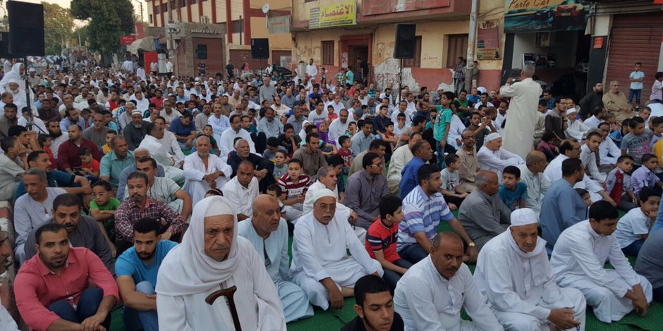 الآلاف يؤدون صلاة عيد الأضحي بالساحات المقررة بأسيوط (فيديو وصور)