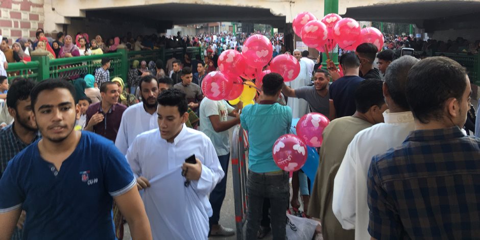توزيع «البالونات» على الأطفال احتفالا بعيد الأضحى في أسيوط (صور)