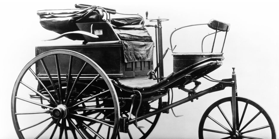 أول سيارة في العالم فرنسية وبثلاث عجلات