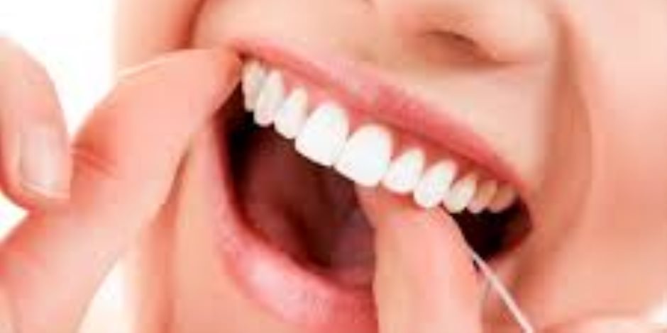 استخدم خيط الأسنان ومتنساش الوجبات الخفيفة.. عادات تساعدك فى القضاء على ساعات الملل الصباحية