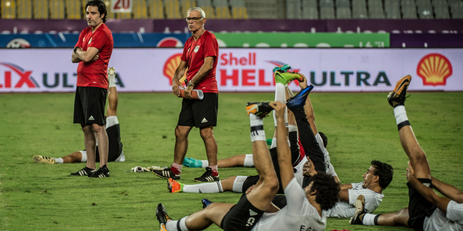 مصر واوغندا.. الراعي يحصن المنتخب ضد الحسد فى ملعب برج العرب