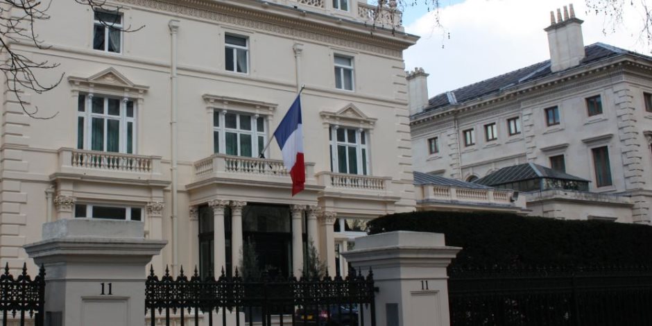 صحيفة: اختراق سفارتي فرنسا في الدوحة ولندن من إرهابيين