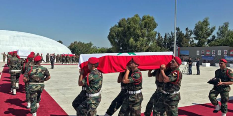 لبنان يشيع جثامين 10 عسكريين قتلهم تنظيم داعش وسط حداد عام (صور) لبنان يشيع جثامين 10 عسكريين قتلهم تنظيم داعش وسط حداد عام (صور)