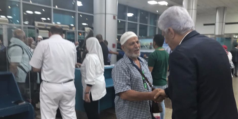 مطار القاهرة يستقبل 495 حاجا فلسطينيا من أهالي شهداء قطاع غزة (صور)