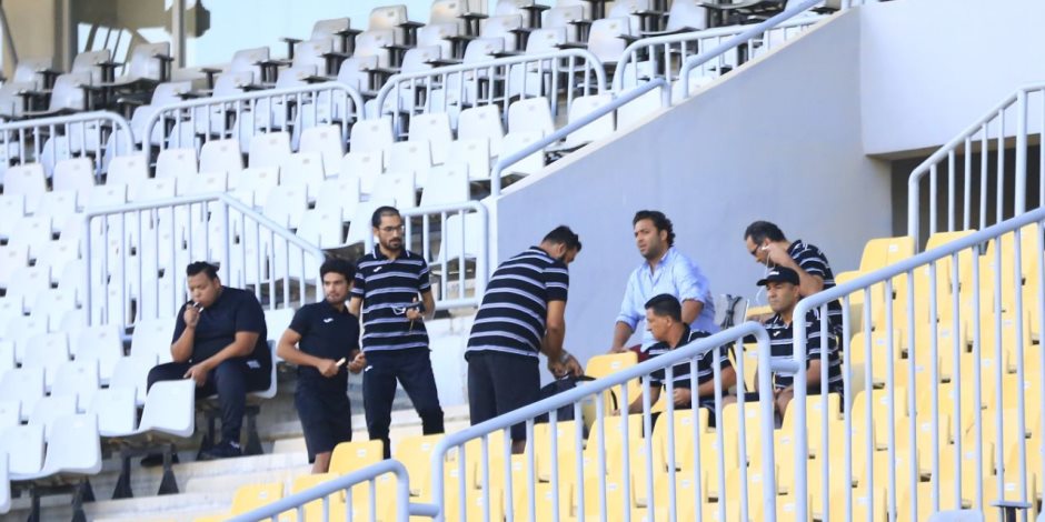 ميدو يتابع مباراة المصري ووادي دجلة من المدرجات بسبب الإيقاف (صورة)