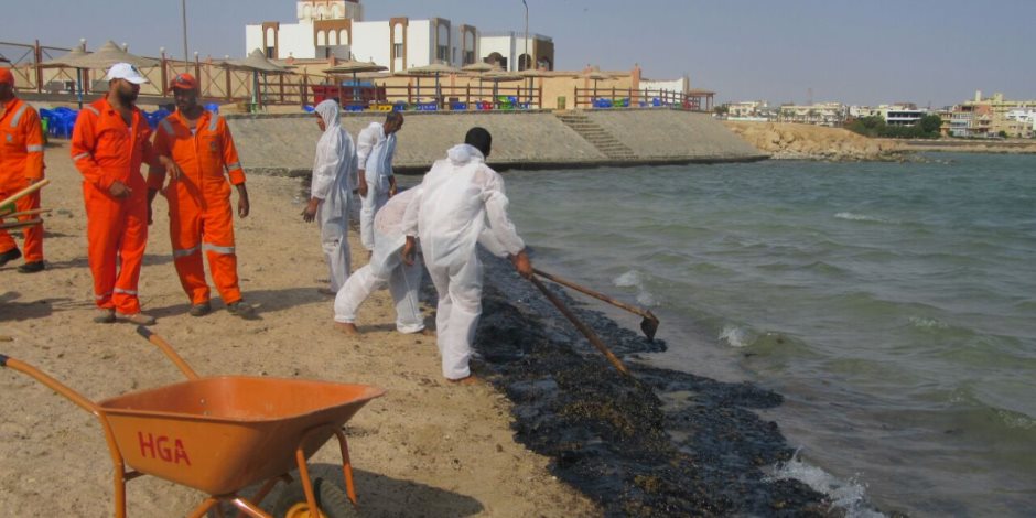 البيئة: استمرار أعمال مكافحة التلوث الزيتي في أبو جلاوة