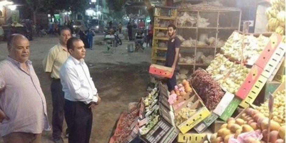 رئيس مدينة أبوقرقاص بالمنيا يتابع الالتزام بـ«التسعيرة »في السوق الشرقي
