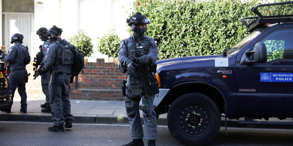 الشرطة البريطانية تستمع للشهود وتفرغ تسجيلات المراقبة في حادث انفجار مترو الأنفاق