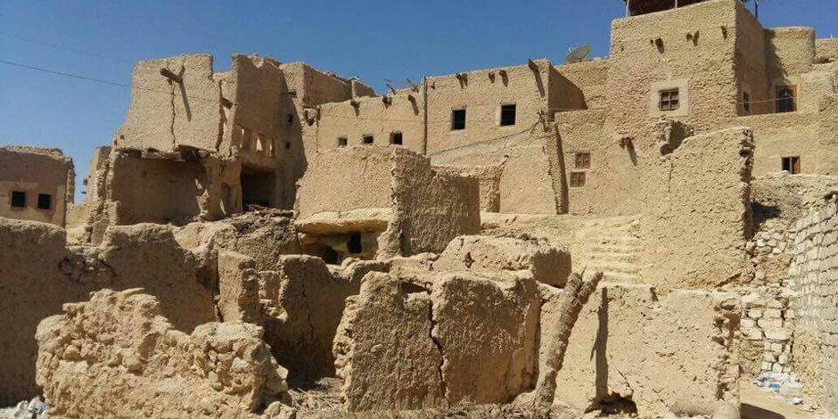 رئيس قطاع الآثار الإسلامية والقبطية يتفقد قرية شالي بواحة سيوة (صور)
