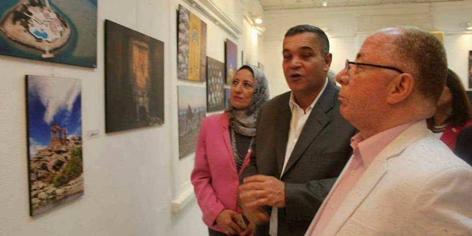 وزير الثقافة يزور معرض مصريات للتصوير الفوتوغرافي