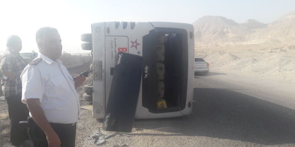 إصابة 8 أفراد شرطة في انقلاب سيارة في الصحراوي الشرقىي بالمنيا
