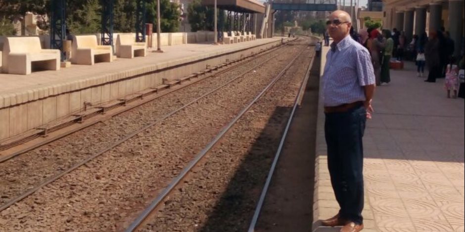 رئيس السكك الحديدية للخدمات يوقف مدير موقع وأخصائي الجودة بمحطة بلبيس عن العمل 